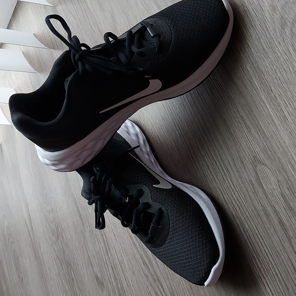 Nike black white tennis shoes 8w - Picture 5 of 9